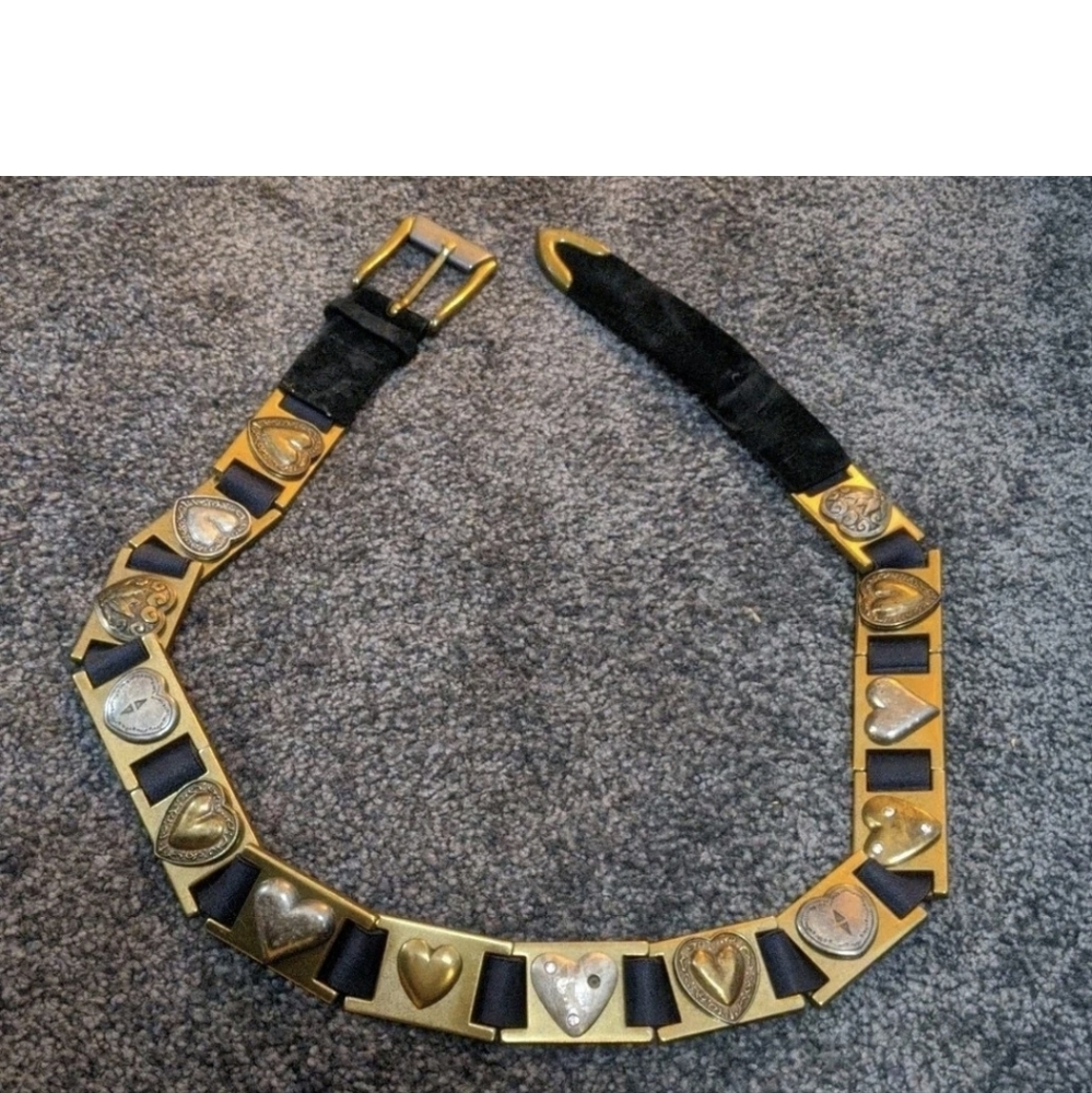 Suzi Roher Canada Belt Hearts Large READ